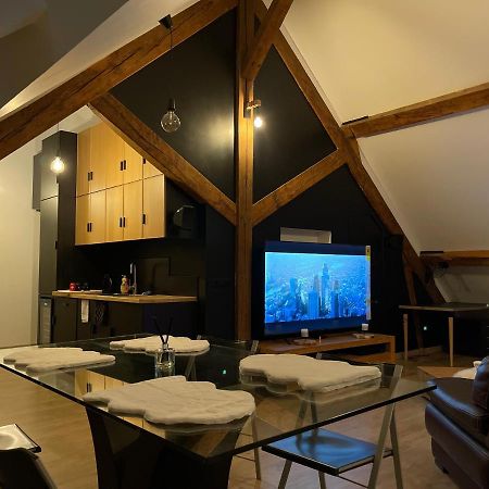 Апартаменты Loft Sous Combles Обержанвиль Экстерьер фото