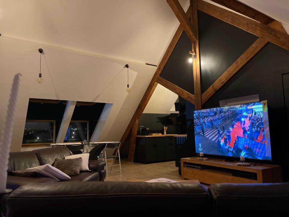 Апартаменты Loft Sous Combles Обержанвиль Экстерьер фото
