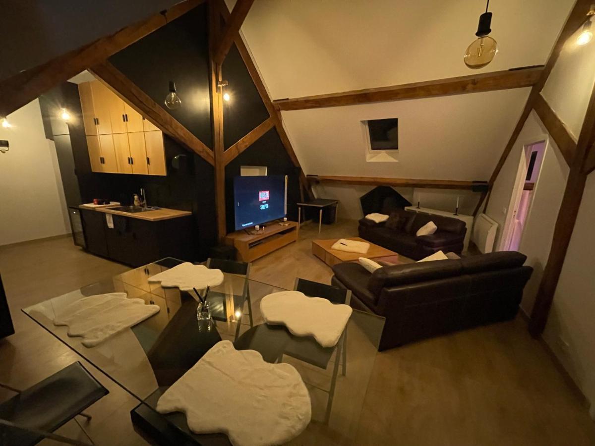 Апартаменты Loft Sous Combles Обержанвиль Экстерьер фото